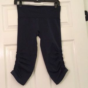 LULULEMON In The Flow Capri Tights Charcoal 8